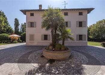 Villa in Vendita a Modena (MO) VIA STRADELLA 