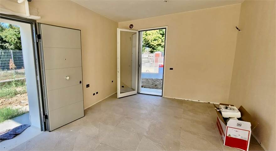 INTERNO